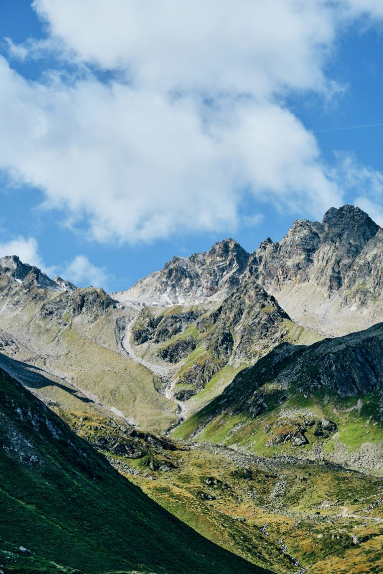 Peruvian mountains , wellness resorts