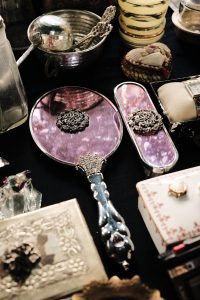 Vintage Kumano makeup station , photo by Ayşenaz Bilgin