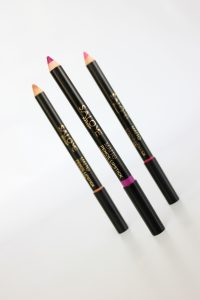 Flat lay lip liners